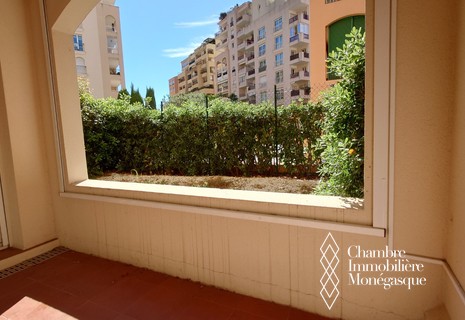 Fontvieille: renovated 2-room apartment with cellar and parking