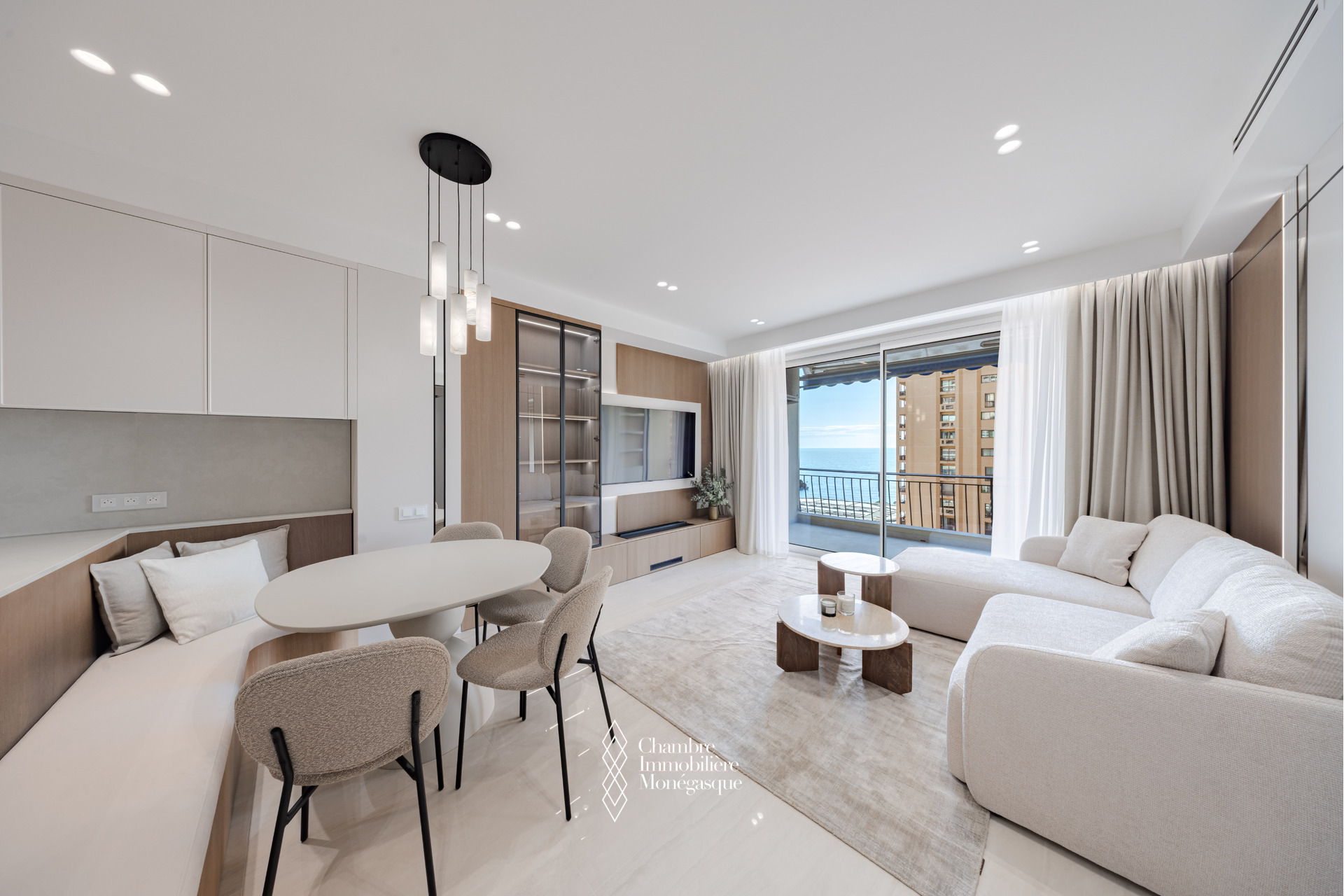 SUPERB 3 BEDROOM APARTMENT COMPLETELY RENOVATED - GRANDE BRETAGNE