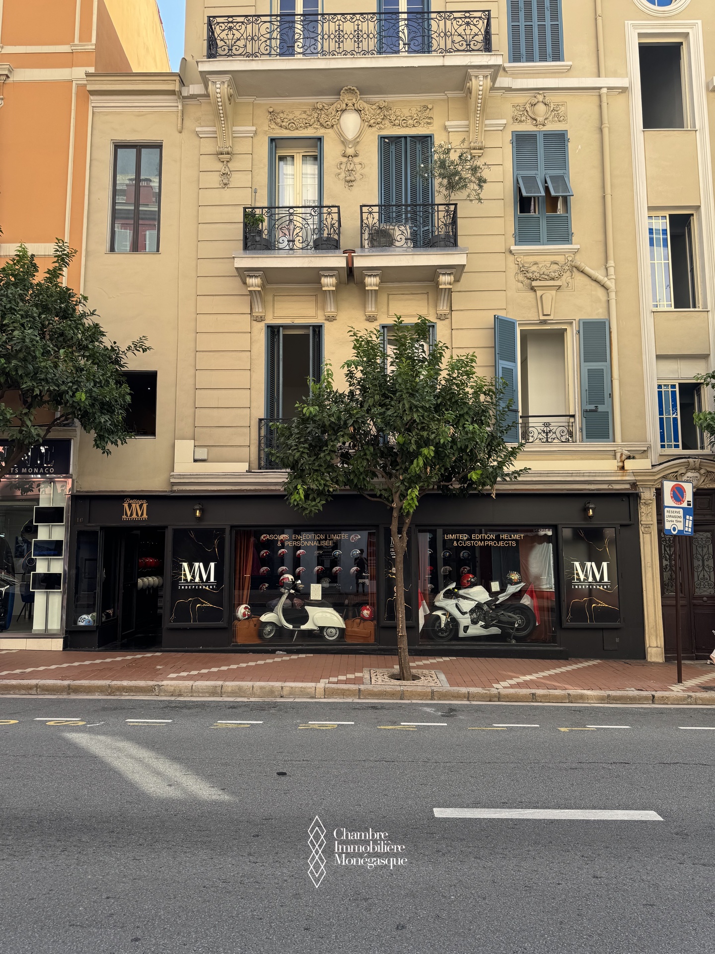 Right to lease – Shop 111 m² with large window – Rue Grimaldi
