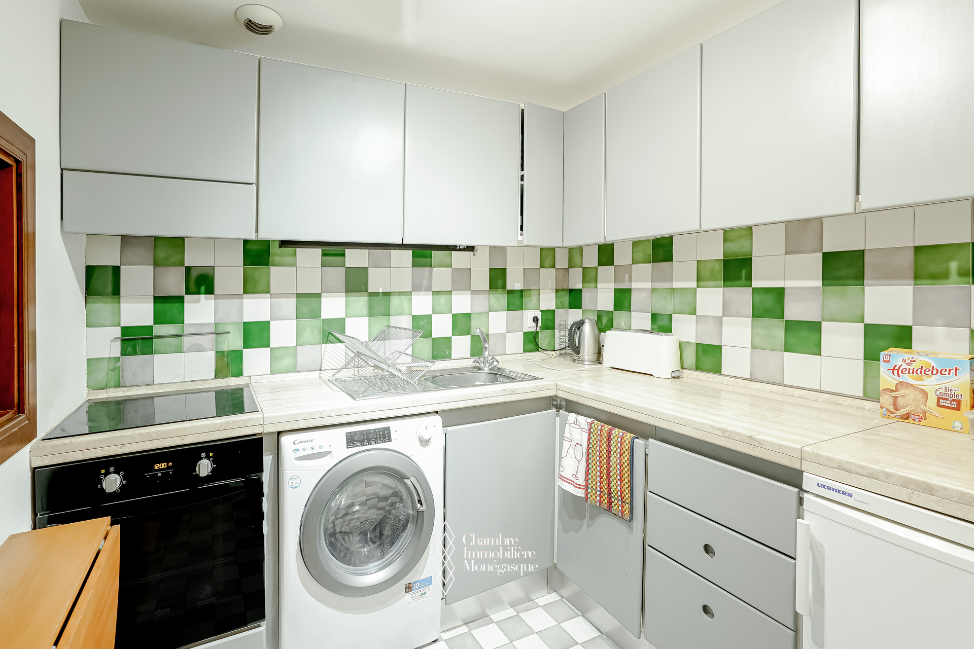 A louer ; CARRE D'OR - GRAND STUDIO EN BON ETAT ; Monaco