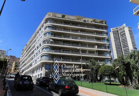 VICTORIA: Penthouse 5 rooms on two levels - mixed use possibility (under renovation)