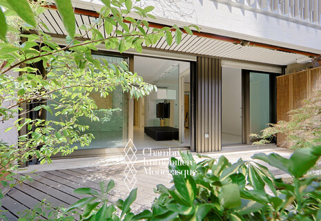Amazing 1 bedroom mixed use apartment on the Golden Square heart