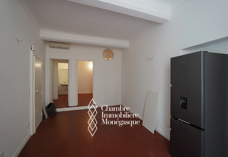 MONACO-VILLE, 2 PIECES A RENOVER SOUS LOI 1235