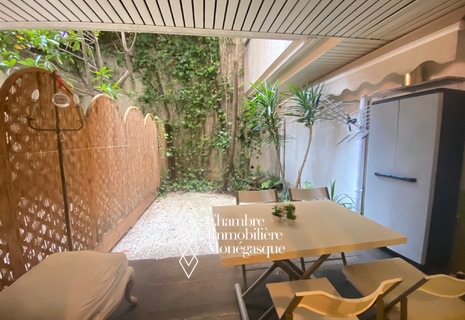 STUDIO WITH TERRACE AND GARDEN