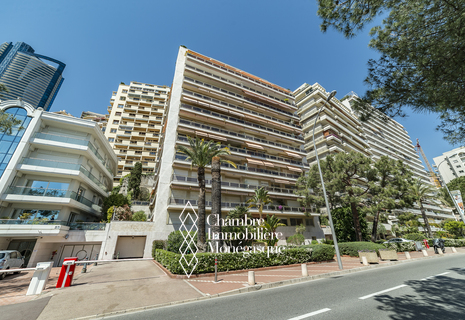 VALLESPIR - Closed Parking Space