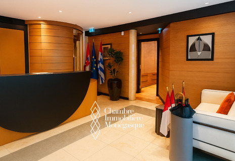 Rare!!! Spacious offices on the ground floor in the middle of the Golden Square