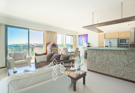 BRIGHT 3/4-ROOM APARTMENT