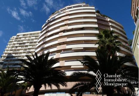 Appartement aux beaux volumes bénéficiant d'une vue panoramique sur la mer et Monaco