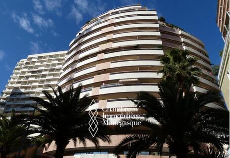 Appartement aux beaux volumes bénéficiant d'une vue panoramique sur la mer et Monaco