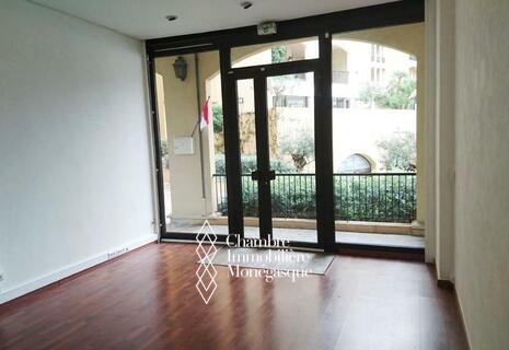 OFFICE WITH SHOPFRONT ONT HE PORT