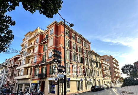 OCCUPIED COMMERCIAL WALLS