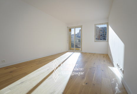 Fontvieille: Charming two-room mixed-use apartment!