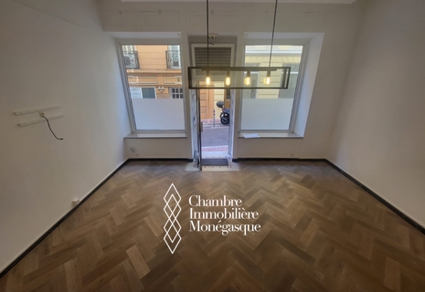 Monte Carlo - Office with Showcase