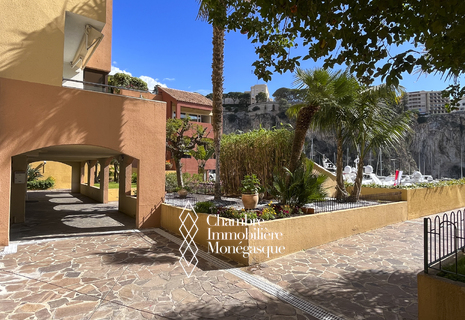 Bureau indépendant avec vitrine