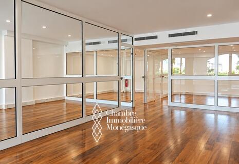 Fontvieille / Raphaël / Bureau avec vitrine