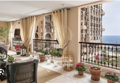 The Terrasse du Port