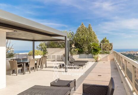 Two large apartments to be joined in Jardin Exotique District