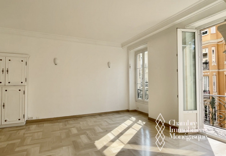 Condamine - 4-room bourgeois apartment with terrace