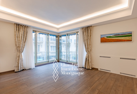 MAGNIFICO APPARTAMENTO DI 4 LOCALI NEL CENTRO DELLA CITTÀ