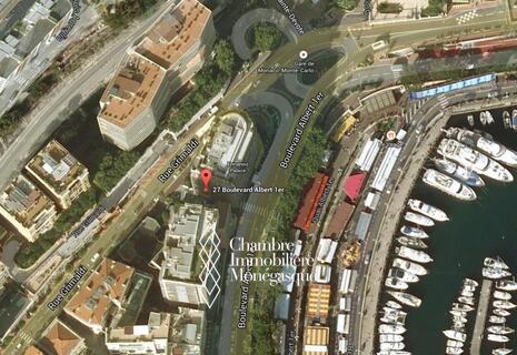 PARKING NEAR THE PORT