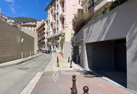 Parcheggio chiuso situato a Monaco