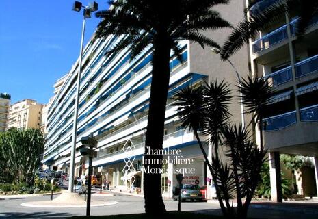 Trocadéro - Commercial premises with window display