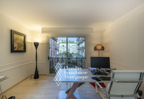 Montaigne - Mixed-use studio