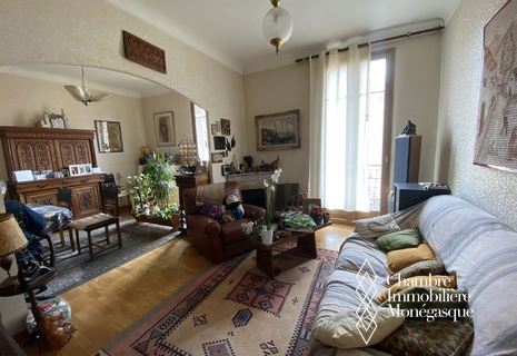 Life Annuity: Large 1 Bedroom Apartment with Cellar on Moneghetti Square