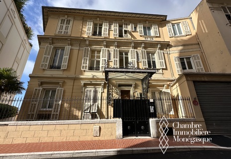 MONTE CARLO - CHARMING ON BEDROOM APARTMENT IN BOURGEOIS BUILDING