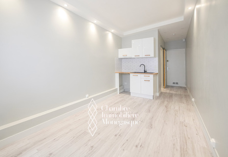 LE TROCADERO - LARVOTTO - SOUS OFFRE - CHAMBRE DE SERVICE RÉNOVÉE