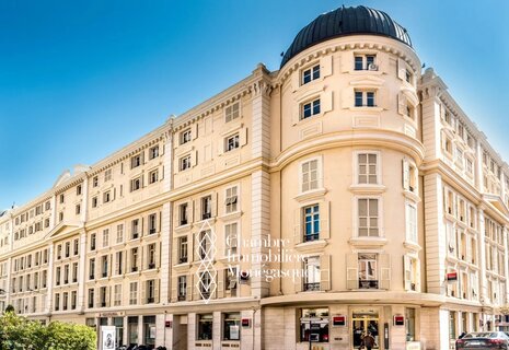 Carré d'Or- Fond de Commerce dans une galerie luxueuse avec bell