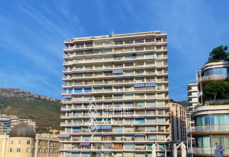 EXCLUSIVE - Parking - Sun Tower