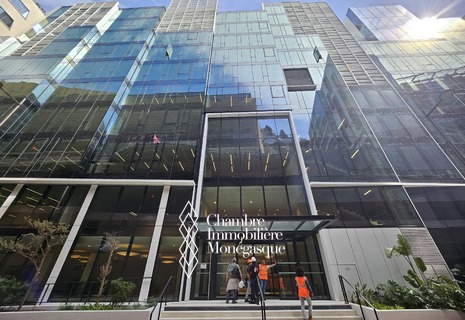 Very large office available for rent in the Fontvieille district.