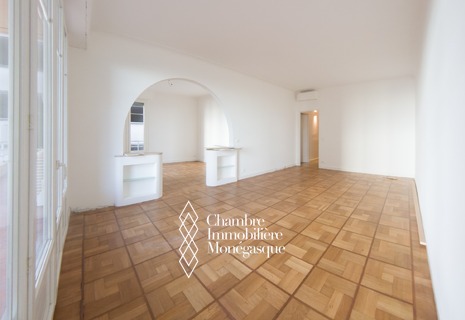 3 pièces entièrement rénové - Intérieur soigné avec aperçu mer