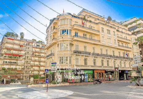 Luxuriously renovated 3-bedroom apartment | Golden square