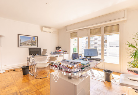 BEAUTIFUL SPACIOUS 3-ROOM OFFICE - GOOD INVESTMENT
