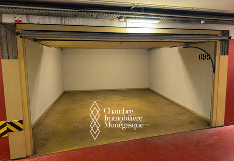 GARAGE FERMÉ – MONTE MARINA, FONTVIEILLE