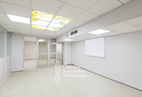 Bureau dans une Résidence avec Piscine