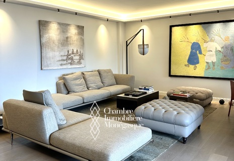 SEA SIDE PLAZA- LUXURIOUS 4 ROOM APARTMENT RENOVATED WITH SEA VIEW