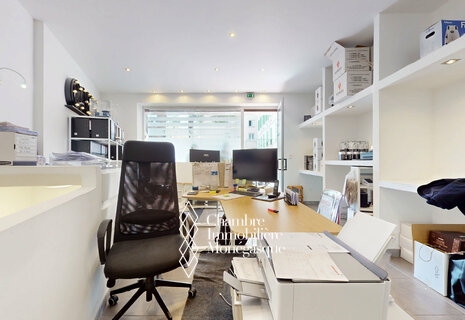 RIGHT TO LEASE WITH WINDOW - MONEGHETTI - OFFICE OR SHOP