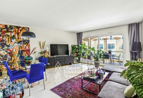 Villa Bianca: Centralissimo appartamento di 3 vani con cantina e doppio parcheggio