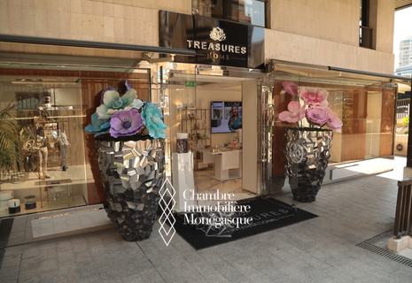 LE MONTAIGNE: RIGHT TO COMMERCIAL LEASE