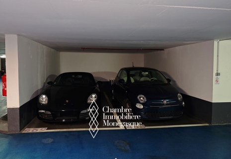 PARCHEGGIO NEL CUORE DEL CARRE D'OR