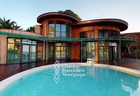 Villa d’exception pieds dans l’eau sur la Presqu’île du Larvotto