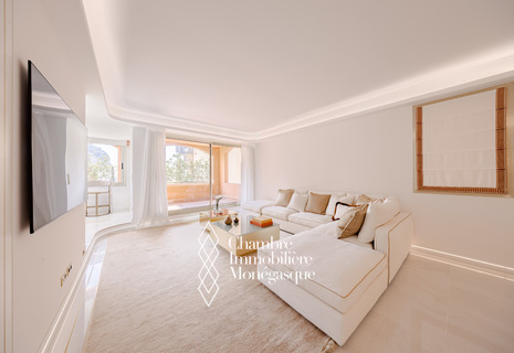TASTEFULLY RENOVATED 3-BEDROOM APARTMENT
