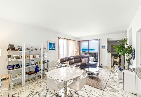 Granada: Spacious 2 Bedroom Apartment with Sea View in a Residence with Sea View