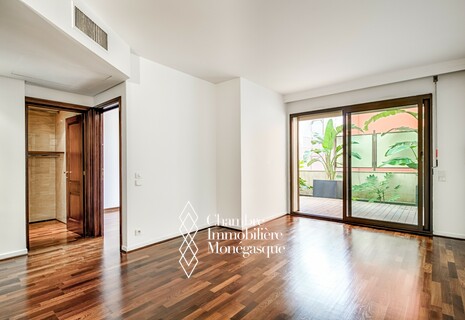 Bel due vani con terrazzo e giardino privato