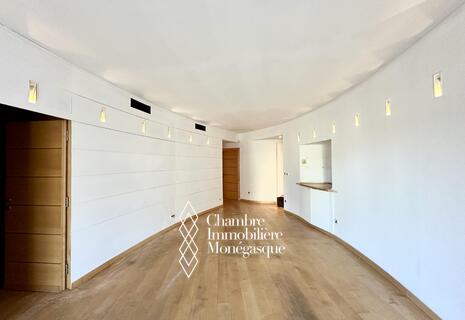 3 ROOMS CROSSING 2 PARKING SPACES AND CONDAMINE CELLAR