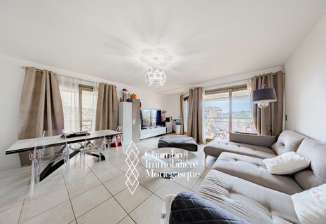 LARGE 3 BEDROOM APARTMENT