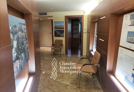 OFFICE IN A PRESTIGIOUS RESIDENCE